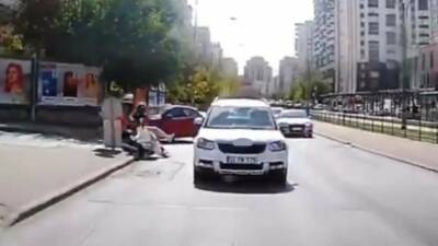 Gaziantep'te bir otomobil, sağa dönmek için ani manevra yapınca aynı