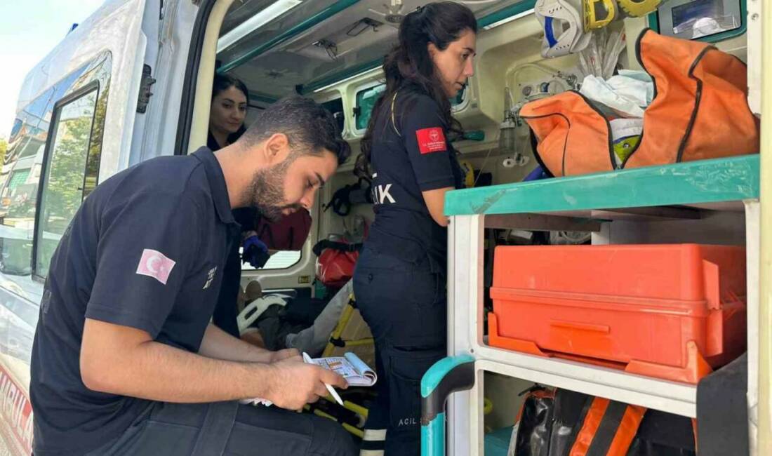 Adıyaman'da bir yaya, karşı tarafına geçmeye çalışırken otomobilin çarpması sonucu