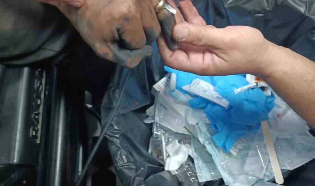 Parmakta sıkışan yüzük, hastanede doktor ve itfaiye ekibi tarafından çıkartıldı Batman'da bir vatandaşın parmağına sıkışan yüzük, 112 Acil Çağrı Merkezi'ne