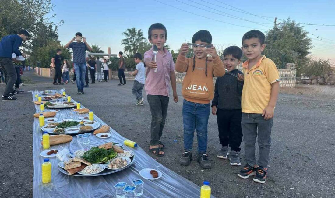 Polis memurundan köy çocuklarına birlik sofrası Ankara Emniyet Müdürlüğü'ndeki polis memuru Mustafa Şahin, Şırnak'ın Cizre ilçesine