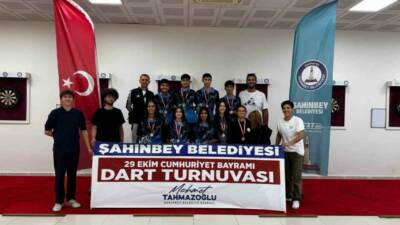 Şahinbey Belediyesi, Cumhuriyetin 102. yıl dönümünü düzenlediği sportif etkinliklerle kutladı.