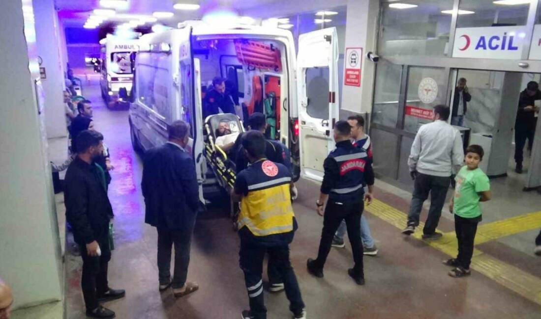 Şanlıurfa cezaevinde 18 hükümlü gıda zehirlenmesi şüphesiyle hastanelik oldu Şanlıurfa T Tipi Kapalı Cezaevi'nde 18 hükümlü, gıda zehirlenmesi şüphesiyle