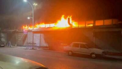 Şanlıurfa'nın Birecik ilçesindeki bir lokantada çıkan yangın kısa sürede tüm