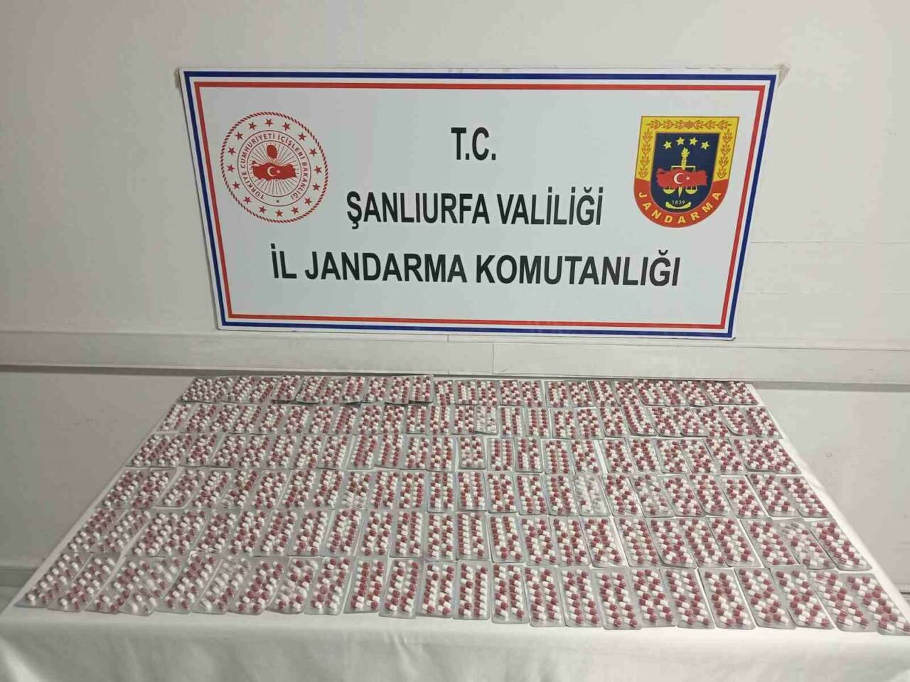 Şanlıurfa'da şüpheli bir kişiye ait araçta yapılan aramada 2 bin
