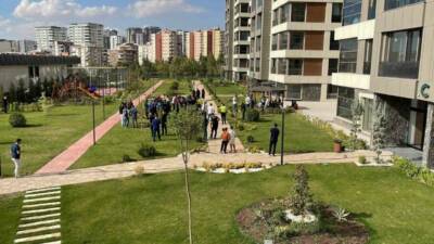 Şanlıurfa'nın Doğukent Mahallesi'nde bir sitede alacak-verecek meselesi yüzünden çıkan kavgada