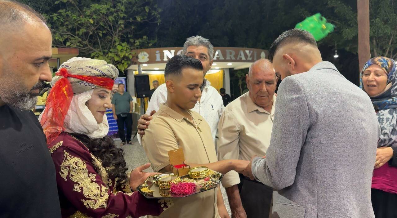 Şanlıurfa'da gelin ve damat, farklı ülkelerde olmalarına rağmen aynı anda