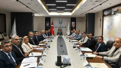 Şanlıurfa Valisi Hasan Şıldak başkanlığında düzenlenen toplantıda kentin eğitim durumu