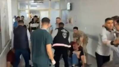 Viranşehir Devlet Hastanesi acil servisinde, arazi meselesi yüzünden husumetli iki