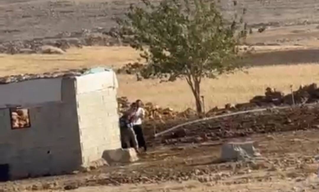 Şanlıurfa'nın Siverek ilçesinde iki aile arasında silahlı çatışma yaşandı. İki
