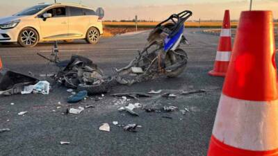 Şanlıurfa’nın Suruç ilçesinde, kamyon ile elektrikli bisikletin çarpışması sonucu 2