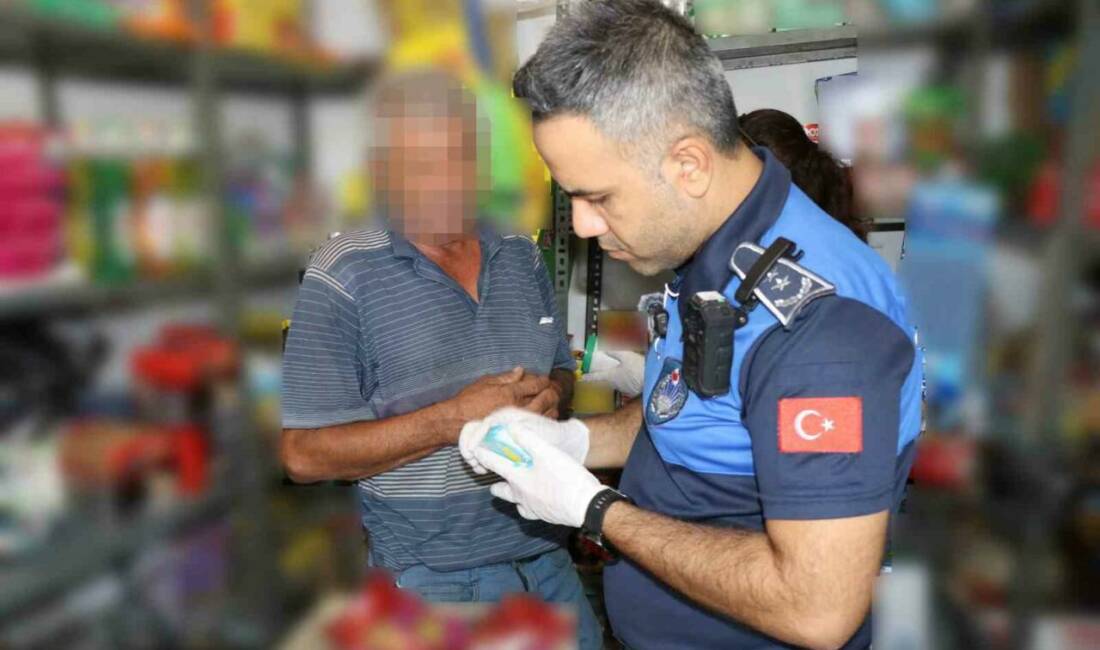 Şanlıurfa’da öğrencilere tarihi geçmiş ürün satan işletmeye 35 bin TL ceza Şanlıurfa'da Haliliye Belediyesi Zabıta Müdürlüğü ekipleri, okul çevrelerinde son kullanma