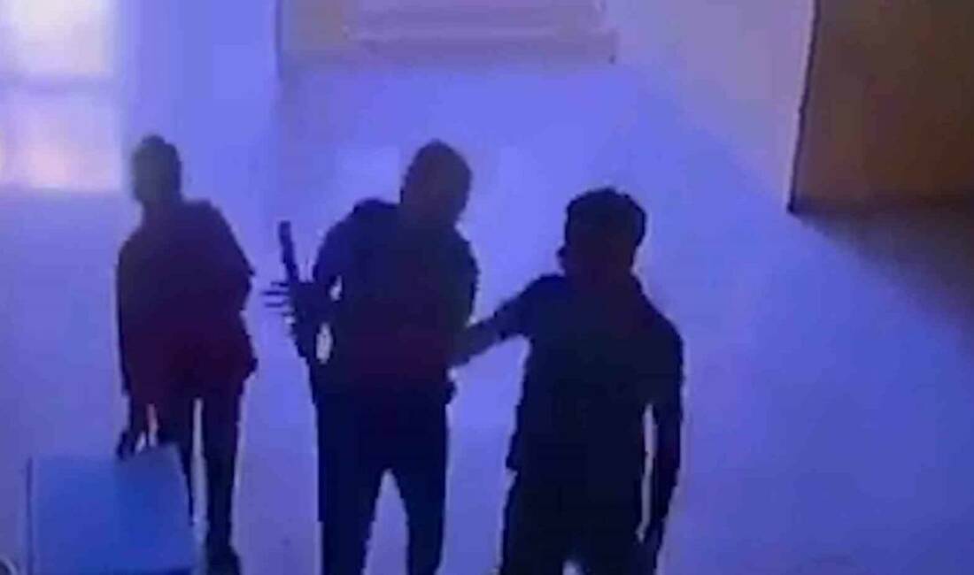 Şanlıurfa'nın Haliliye ilçesinde bulunan Uzunköy İlk ve Ortaokulu'nda görevli bir