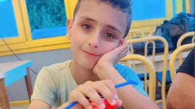 Şanlıurfa'nın Haliliye ilçesinde otomobilin çarptığı 8 yaşındaki çocuk hayatını kaybetti.