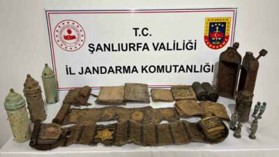Şanlıurfa'da gerçekleştirilen operasyonda tarihi eser niteliğinde birçok obje bulundu ve