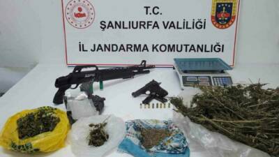 Şanlıurfa'da yapılan bir operasyonda jandarma ekipleri tarafından uyuşturucu madde ve
