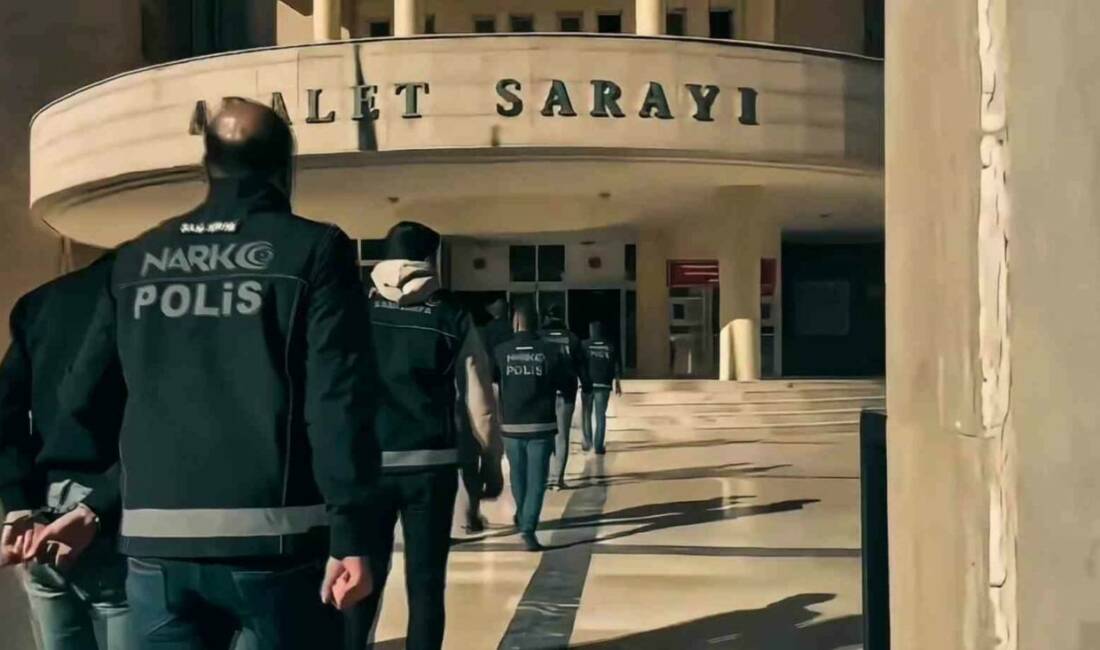 Şanlıurfa’da uyuşturucu operasyonu: 14 tutuklama Şanlıurfa'da uyuşturucu operasyonunda 23 şüpheli gözaltına alındı. Operasyonda ele geçirilen