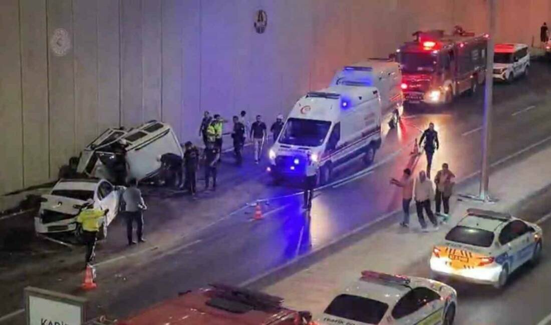 Şanlıurfa'nın Karaköprü ilçesinde Balıkayağı Bulvarı alt geçidinde üç aracın karıştığı