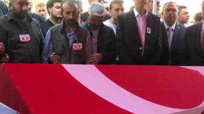 İzmir’in Balçova ilçesinde polis merkezine yapılan silahlı saldırıda ağır yaralanan