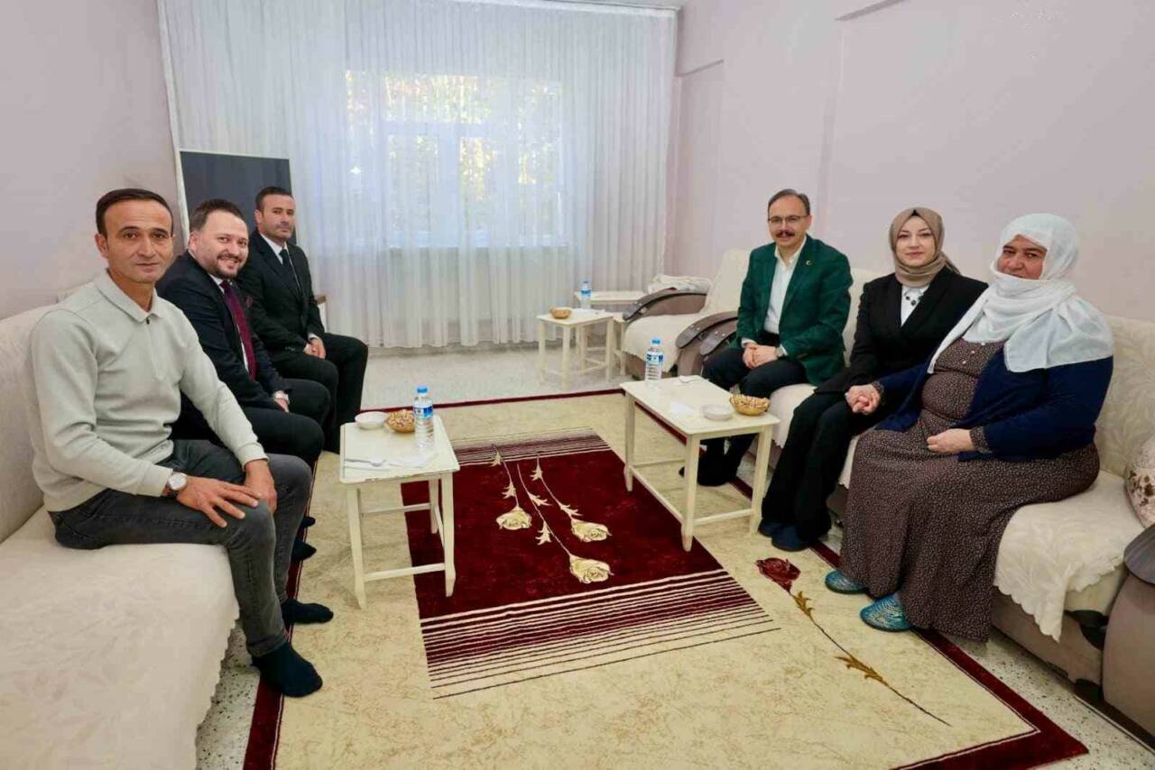 Siirt Valisi Dr. Kemal Kızılkaya ve eşi Nurten Kızılkaya, "Aile