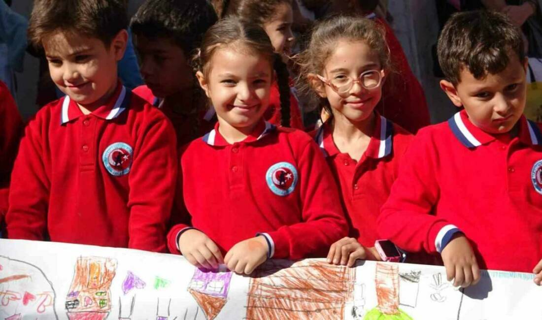 Siirt Mehmetçik İlkokulu'nda bu yıl "Aile Yılı" temasıyla düzenlenen 5.