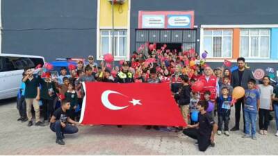 Siirt İl Jandarma Komutanlığı, öğrencilerle bir araya gelerek hem trafik