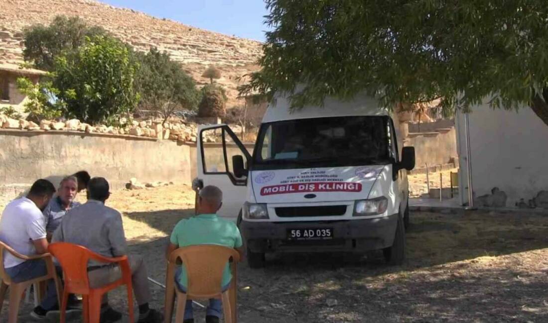 Siirt İl Sağlık Müdürlüğü, mobil diş kliniği aracıyla Ekmekçiler köyünde