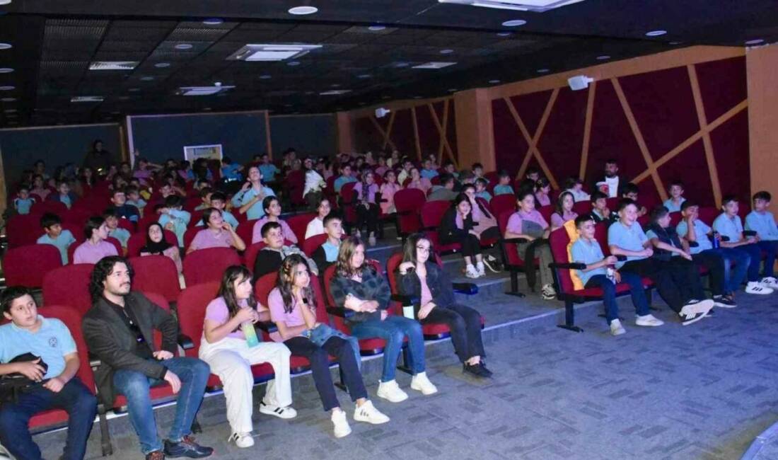Siirt Belediyesi Kadın Yaşam Merkezi tarafından düzenlenen "Sinema Günleri" etkinliği,