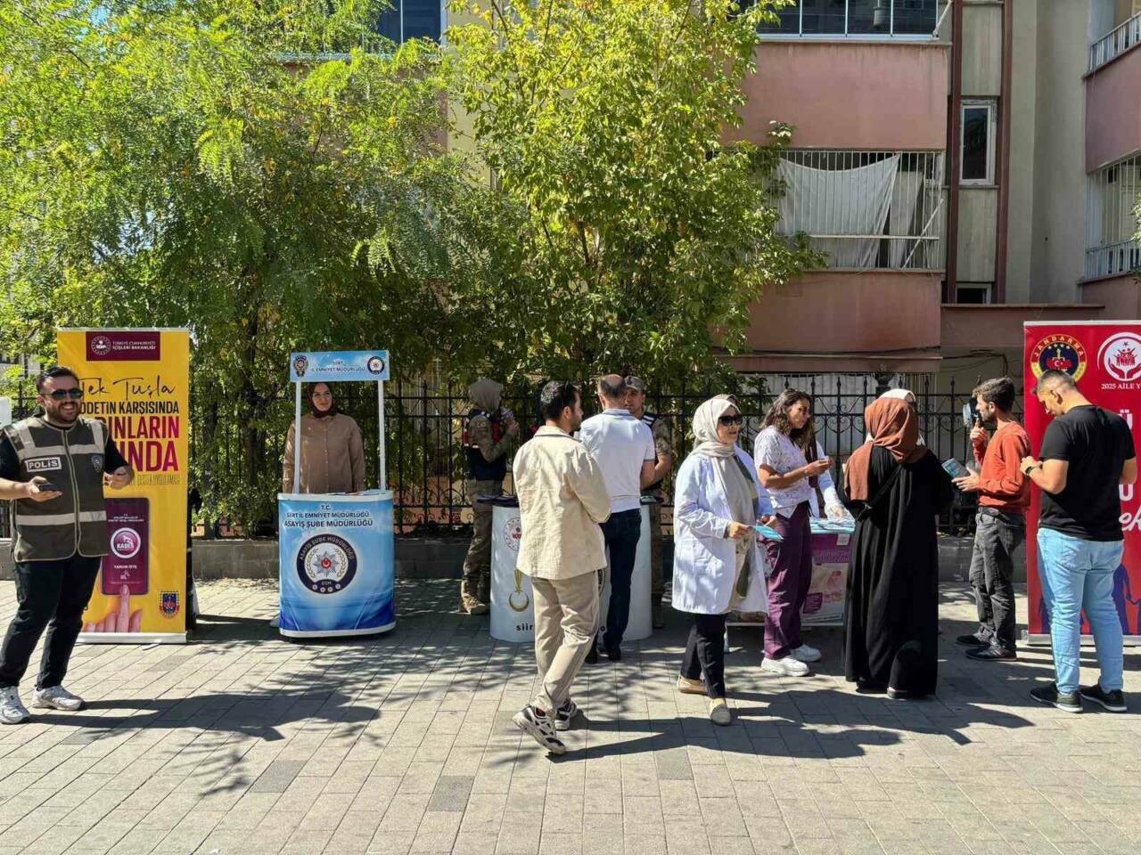 Siirt'te şiddetin ve madde bağımlılığının zararlarına dikkat çekmek amacıyla "Dünya