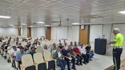 Siirt Belediyesi'nde çalışan toplu taşıma şoförlerine trafik güvenliği eğitimi verildi.