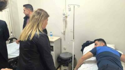 Siirt’in Kurtalan ilçesinde çarşıda denetimde olan zabıta memuru bıçaklandı.