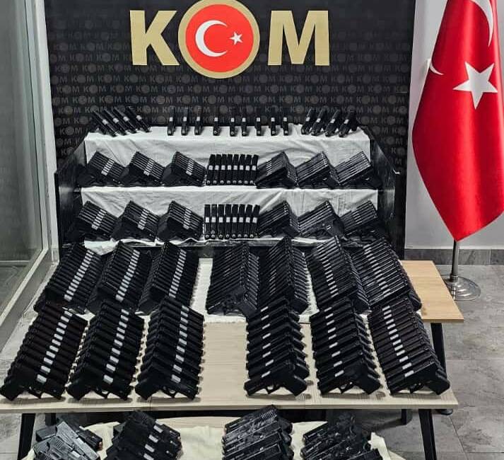 Şırnak’ta 500 tabanca ele geçirildi Şırnak'ta yapılan operasyonda güvenlik güçleri tarafından atışa hazır hale getirilebilen