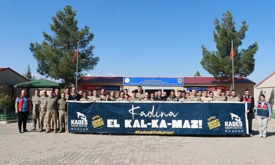 Şırnak’ta askeri personele “Kadına Yönelik Şiddetle Mücadele” eğitimi Şırnak Aile ve Sosyal Hizmetler İl Müdürlüğüne bağlı ŞÖNİM ekibi,