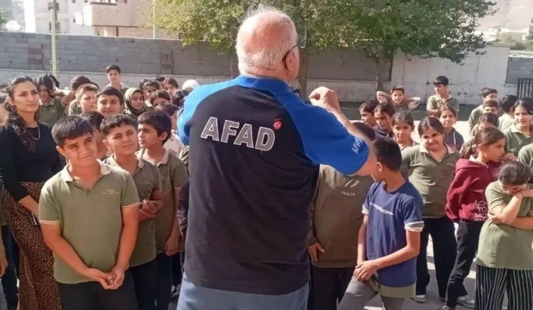 Şırnak’ta öğrencilere afet bilinci aşılanıyor Şırnak İl Afet ve Acil Durum Müdürlüğü (AFAD), deprem kuşağında