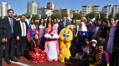 Şanlıurfa'nın Siverek ilçesinde ilk defa düzenlenen 4007 TÜBİTAK Bilim Şenliği'nde