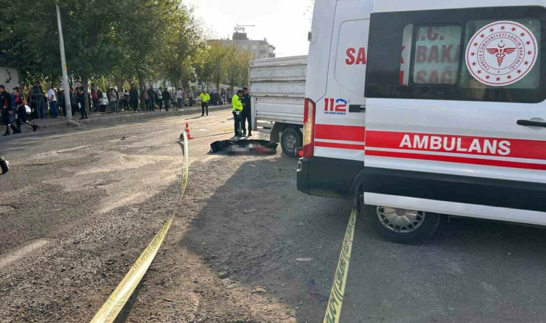 Siverek ilçesinde meydana gelen trafik kazasında, motosiklet ile pikap çarpıştı.