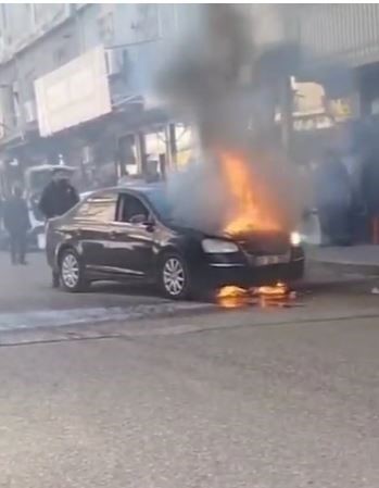 Siverek’te park halindeki otomobil alev aldı Şanlıurfa’nın Siverek ilçesinde park halindeki bir otomobilde çıkan yangın paniğe