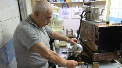 Gaziantep’te 15 yaşındayken çay ocağında işe başlayan 65 yaşındaki Yılmaz