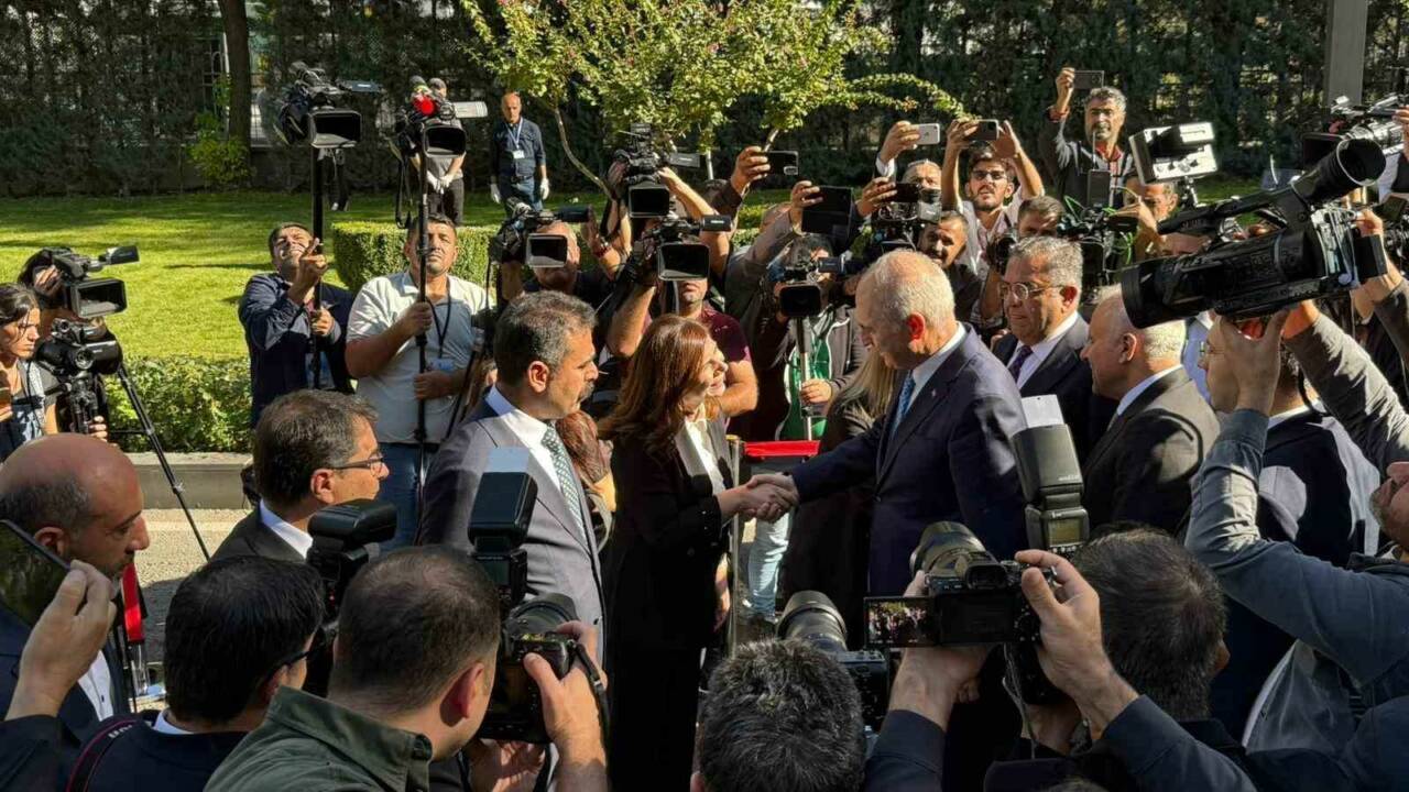 TBMM Başkanı Numan Kurtulmuş, Diyarbakır Büyükşehir Belediyesi'ni ziyaret etti. Belediye