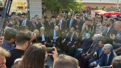 TBMM Başkanı Numan Kurtulmuş, Diyarbakır'daki Ulu Cami'de cuma namazını kıldı.