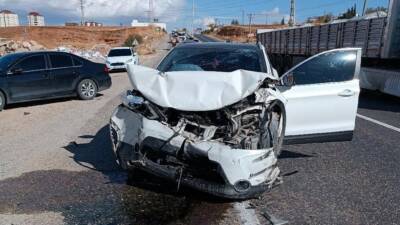 Adıyaman'ın Kahta ilçesinde otomobil ile traktörün çarpışması sonucu 4 kişi