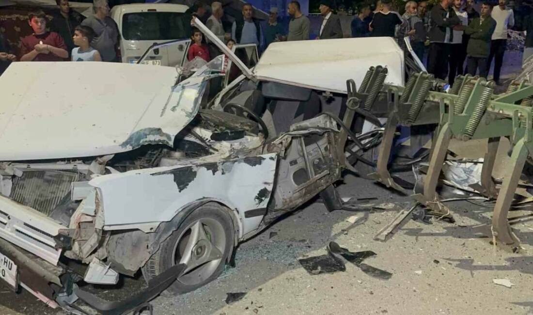 Adıyaman'da otomobil ile traktörün çarpışması sonucu meydana gelen kaza sonucunda