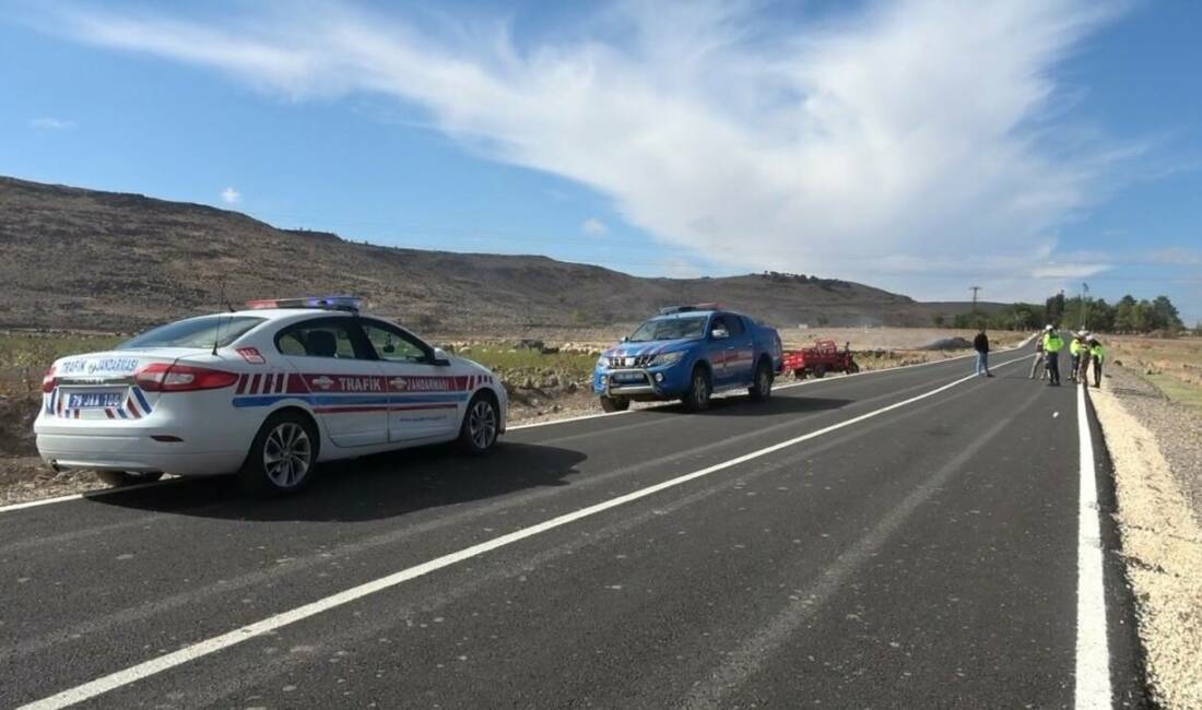 Üç tekerlekli elektrikli motosiklet devrildi: Karı koca ağır yaralandı Polateli ilçesine bağlı Polatbey köyü yakınlarında üç tekerlekli elektrikli motosikletin