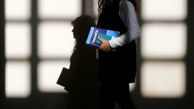 Gençlik ve Spor Bakanı Osman Aşkın Bak, burs ve öğrenim