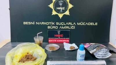 Besni ilçesinde yapılan uyuşturucu operasyonunda 3 şahıs tutuklandı. Operasyon sonucunda