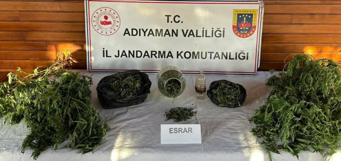 Uyuşturucu operasyonunda 3 kişi tutuklandı Adıyaman İl Jandarma Komutanlığı tarafından gerçekleştirilen uyuşturucu operasyonunda 3 kişi