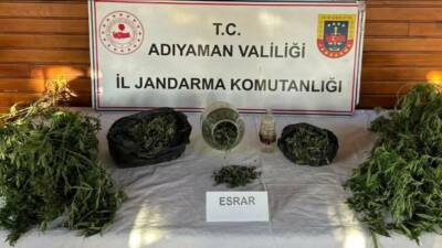 Adıyaman İl Jandarma Komutanlığı tarafından gerçekleştirilen uyuşturucu operasyonunda 3 kişi