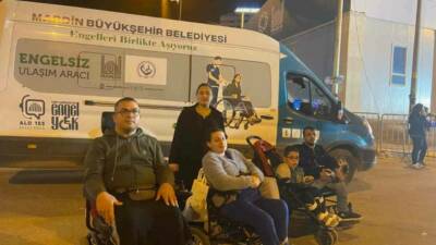 Mardin’de düzenlenen Kültür Yolu Festivali sırasında Alişan konserini izlemek isteyen