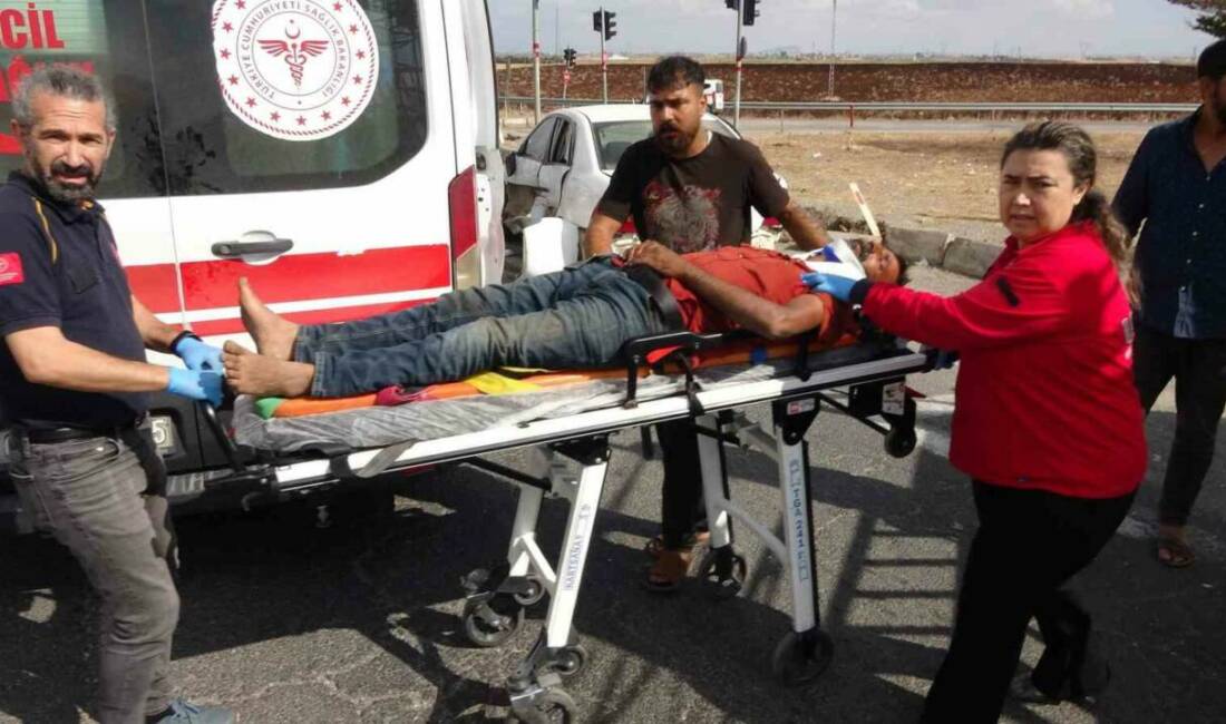 Adıyaman-Gölbaşı karayolu Urfa yol ayrımı kavşağında otomobil ile kamyonetin çarpışması