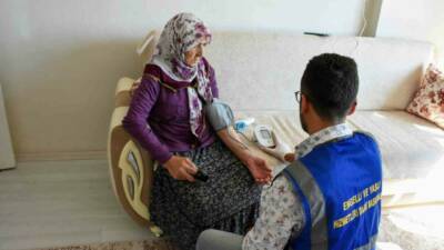 Diyarbakır Büyükşehir Belediyesi ekipleri, 1 Ekim Dünya Yaşlılar Günü nedeniyle