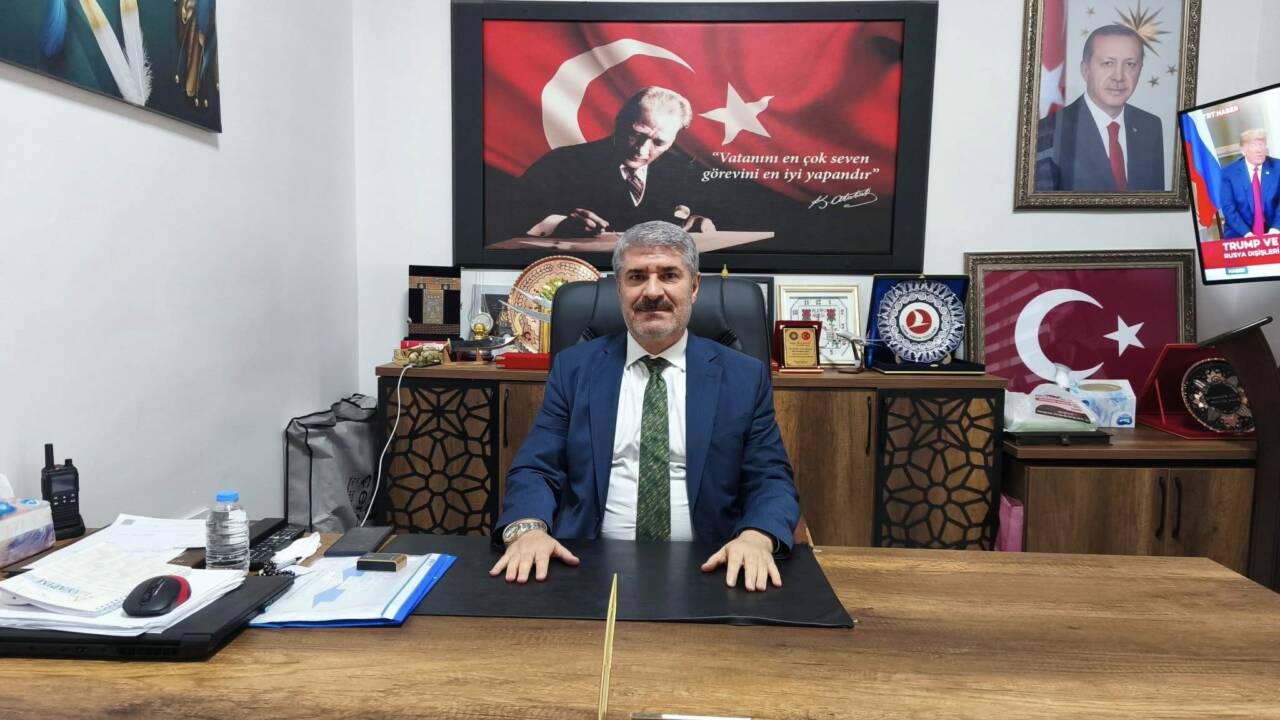 Besni Belediye Başkanı Reşit Alkan, 24 Kasım Öğretmenler Günü dolayısıyla